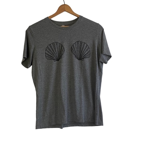 Seashell Bra Gray Short Sleeve T-shirt Size Large - Picture 1 of 3